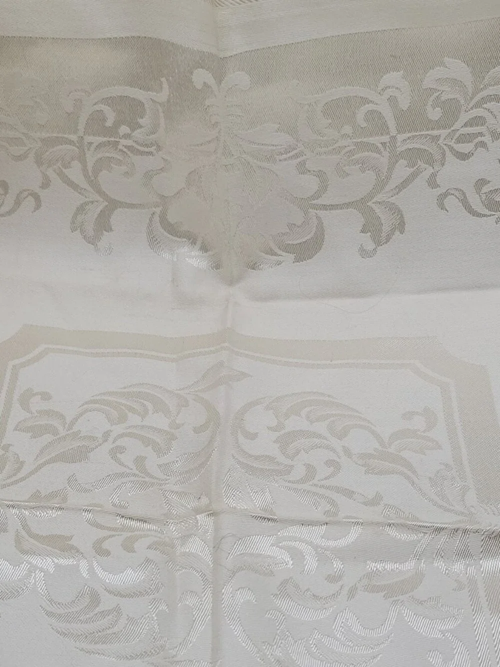 Jacquard, Cream Floral 20x20 (4) Table, Napkins, Classic Fabric Made in Japan